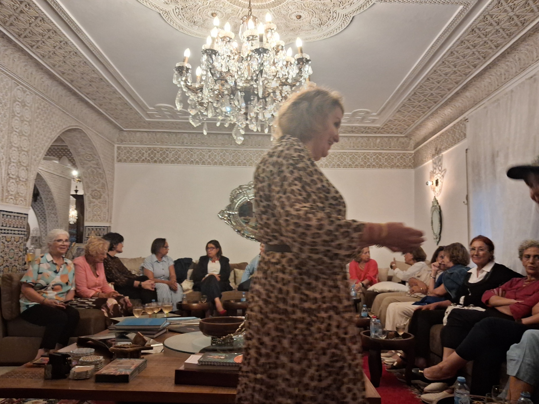 Échanges littéraires au club de lecture de Nadia Salas